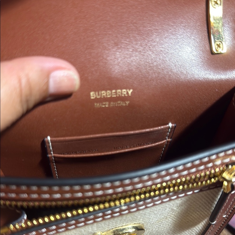 Burberry Tan and Cream Crossbody Bag with Flap Closure - Picture 5 of 9